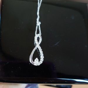 16 diamond necklace infinity